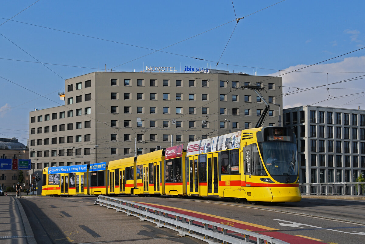 Be 6/10 Tango 178, auf der Linie 10, überquert am 16.08.2025 die Münchensteinerbrücke. Aufnahme Basel.