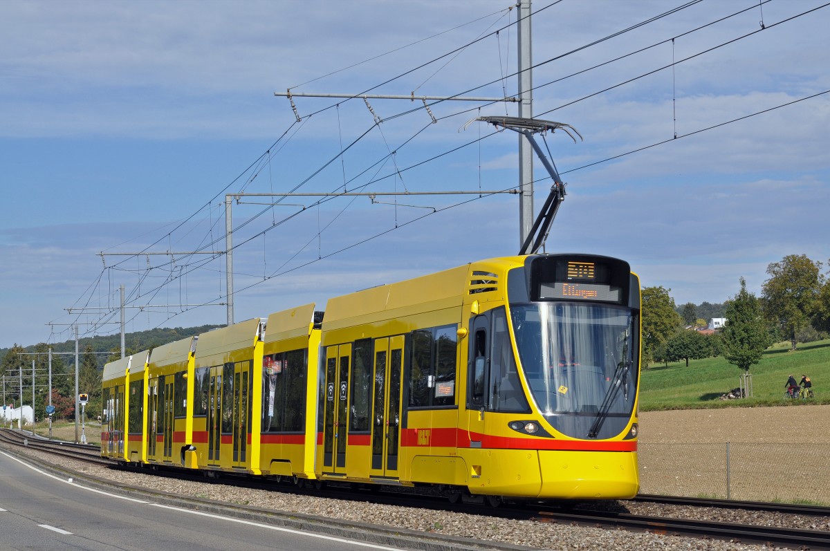 Be 6/10 Tango 178 auf der Linie 10 fährt zur Haltestelle Ettingen. Die Aufnahme stammt vom 03.10.2015.