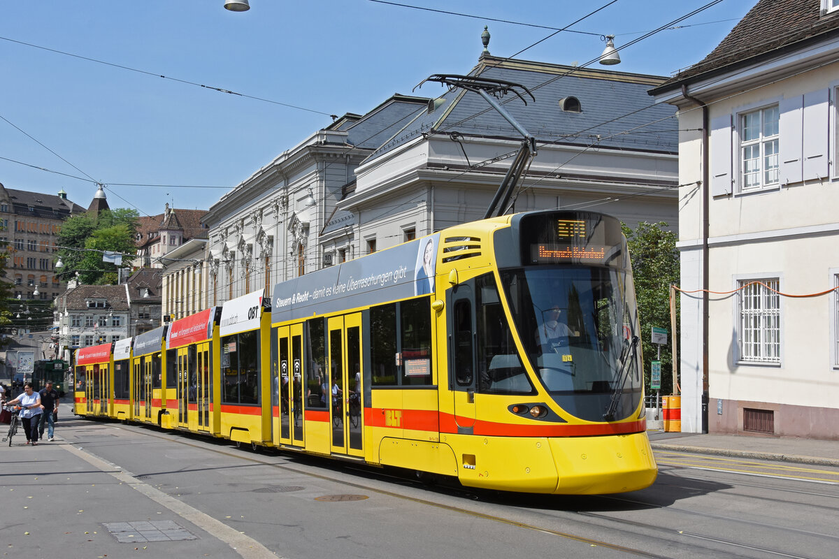 Be 6/10 Tango 179, auf der Linie 10, fährt den Steinenberg hoch zur Haltestelle Bankverein. Die Aufnahme stammt vom 13.08.2021.