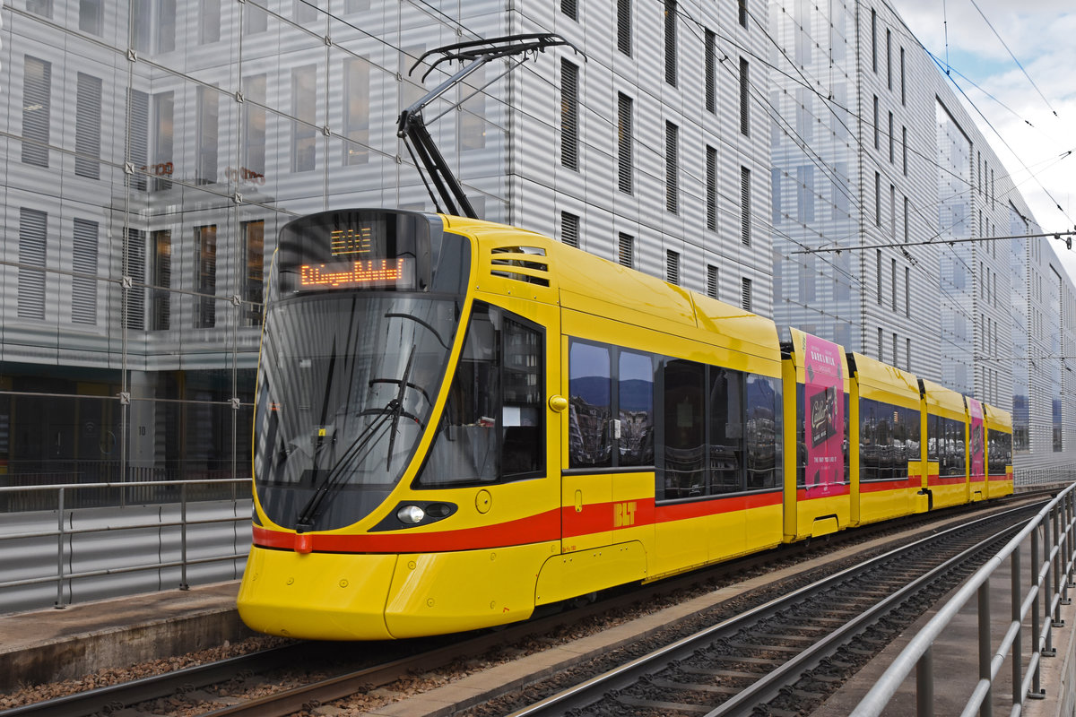 Be 6/10 Tango 180, auf der Linie 10, fährt zur Haltestelle Peter Merian. Die Aufnahme stammt vom 18.03.2019.