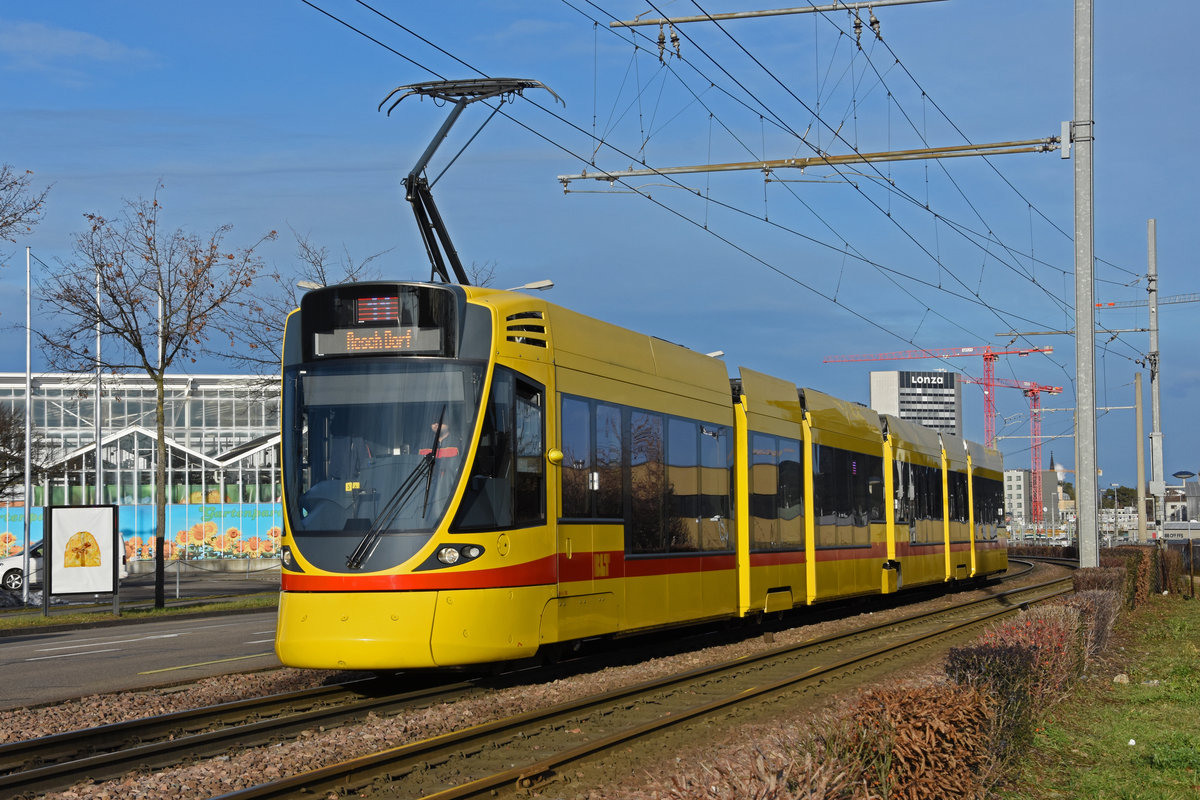 Be 6/10 Tango 180, auf der Linie 11, fährt zur Haltestelle M-Parc. Die Aufnahme stammt vom 22.01.2021.