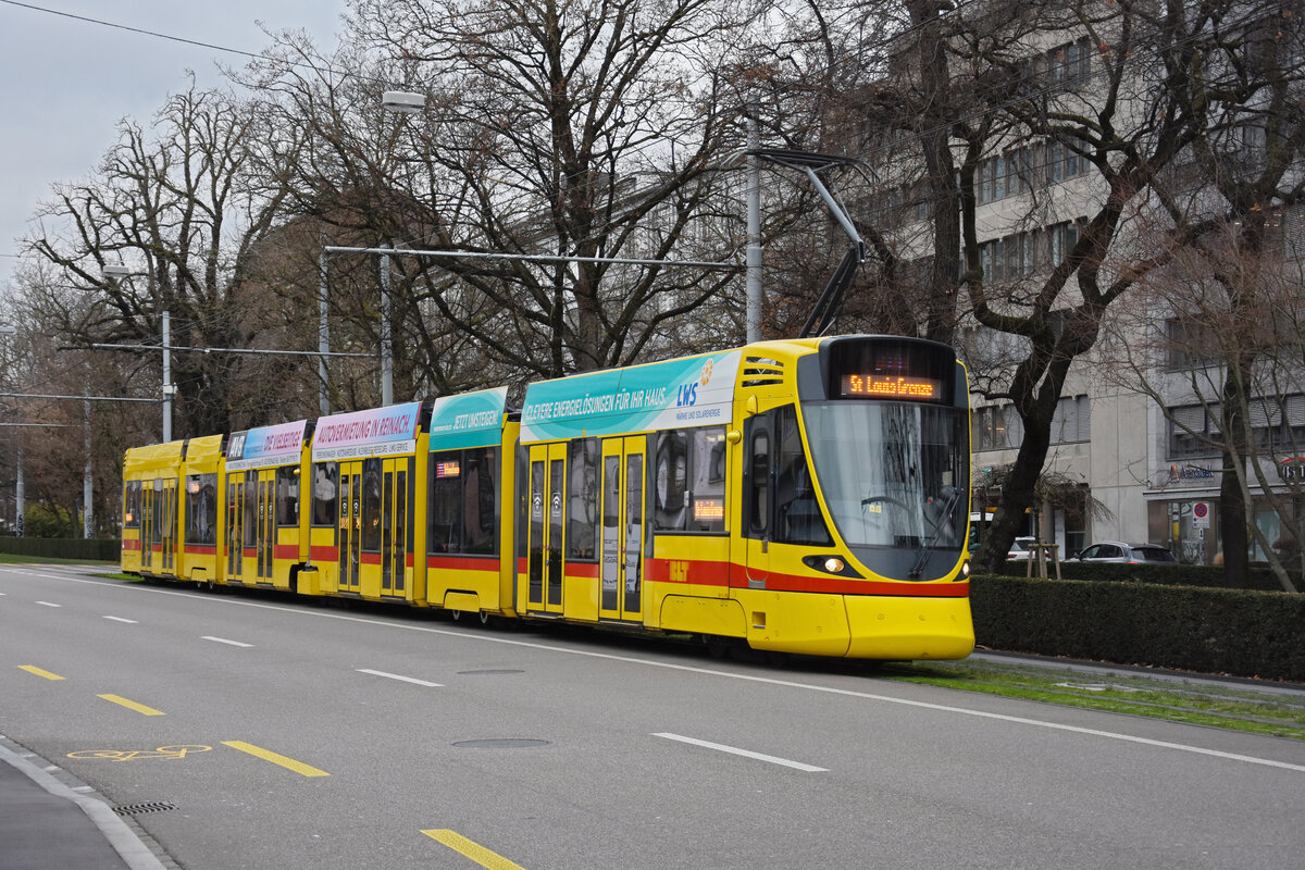 Be 6/10 Tango 180, auf der Linie 11, fährt zur Haltestelle Aeschenplatz. Die Aufnahme stammt vom 16.12.2021.