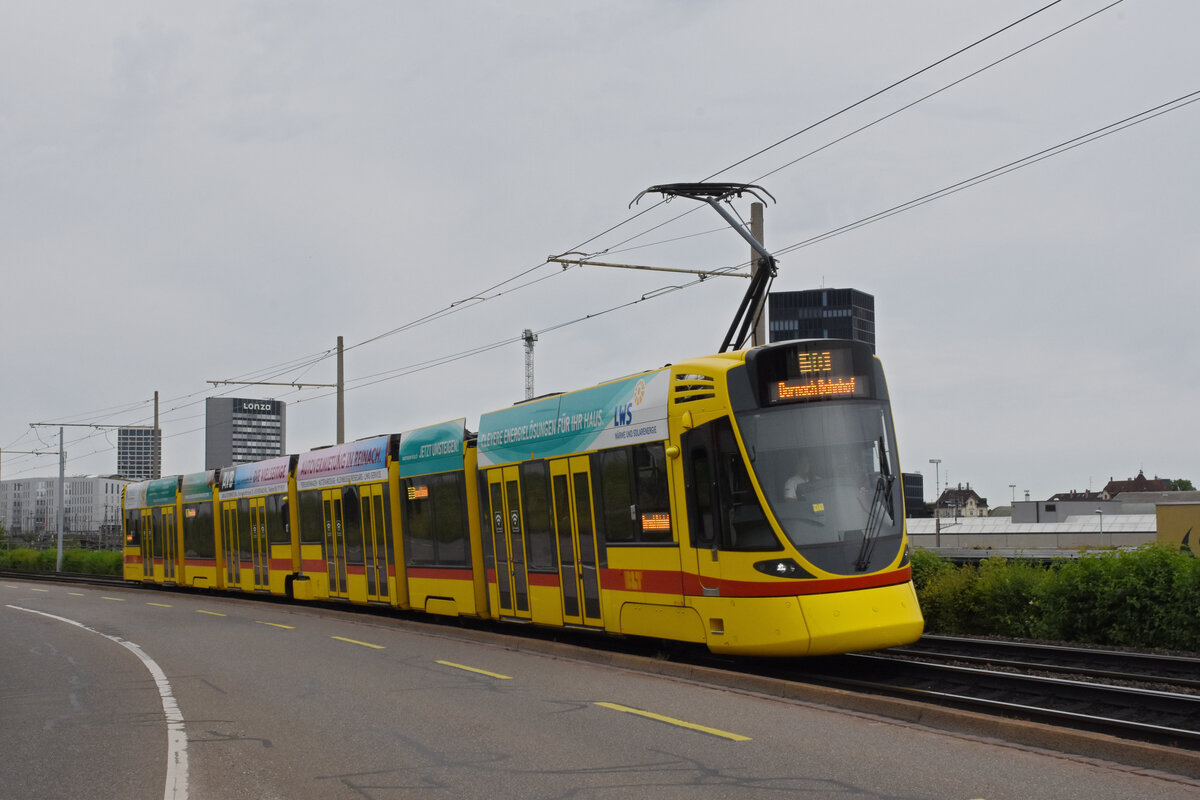 Be 6/10 Tango 180, auf der Linie 10, fährt am 22.05.2022 zur Haltestelle M-Parc.