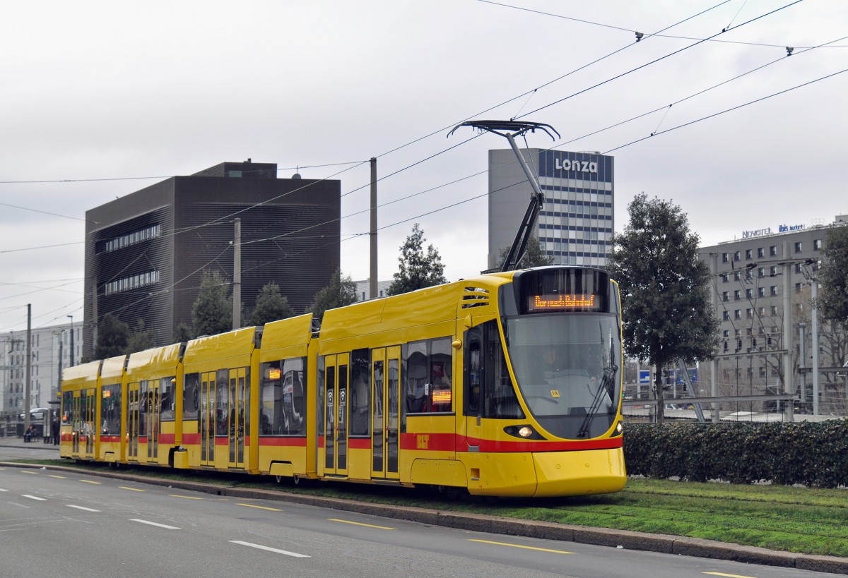 Be 6/10 Tango 180 auf der Linie 10 fährt zur Haltestelle M-Parc. Die Aufnahme stammt vom 29.01.2016.