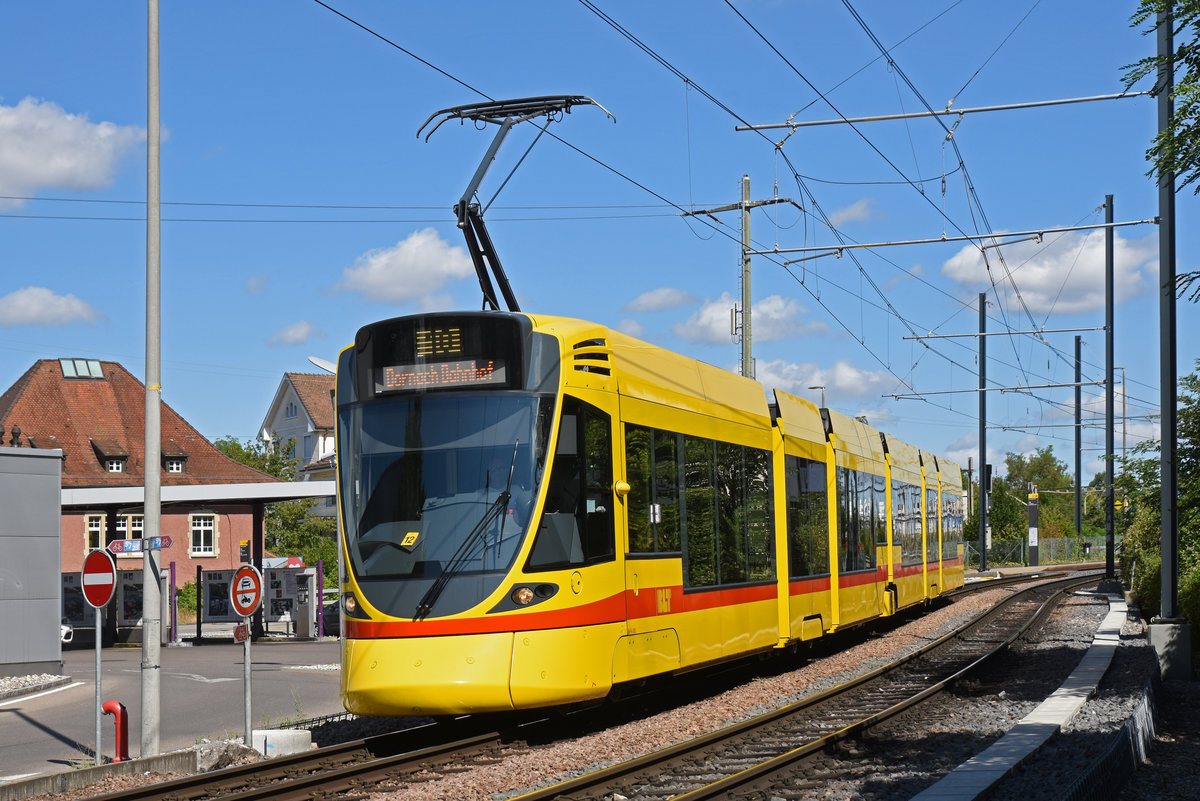 Be 6/10 Tango 182, auf der Linie 10, fährt Richtung Haltestelle Münchenstein Dorf. Die Aufnahme stammt vom 10.08.2018.