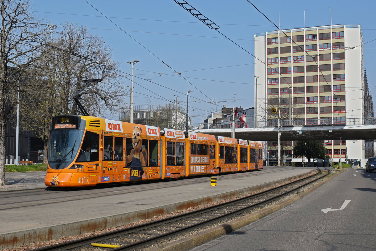 Be 6/10 Tango 182 mit der neuen OBI Werbung, auf der Linie 10, fährt Richtung Haltestelle ZOO Basel. Die Aufnahme stammt vom 28.03.2020.