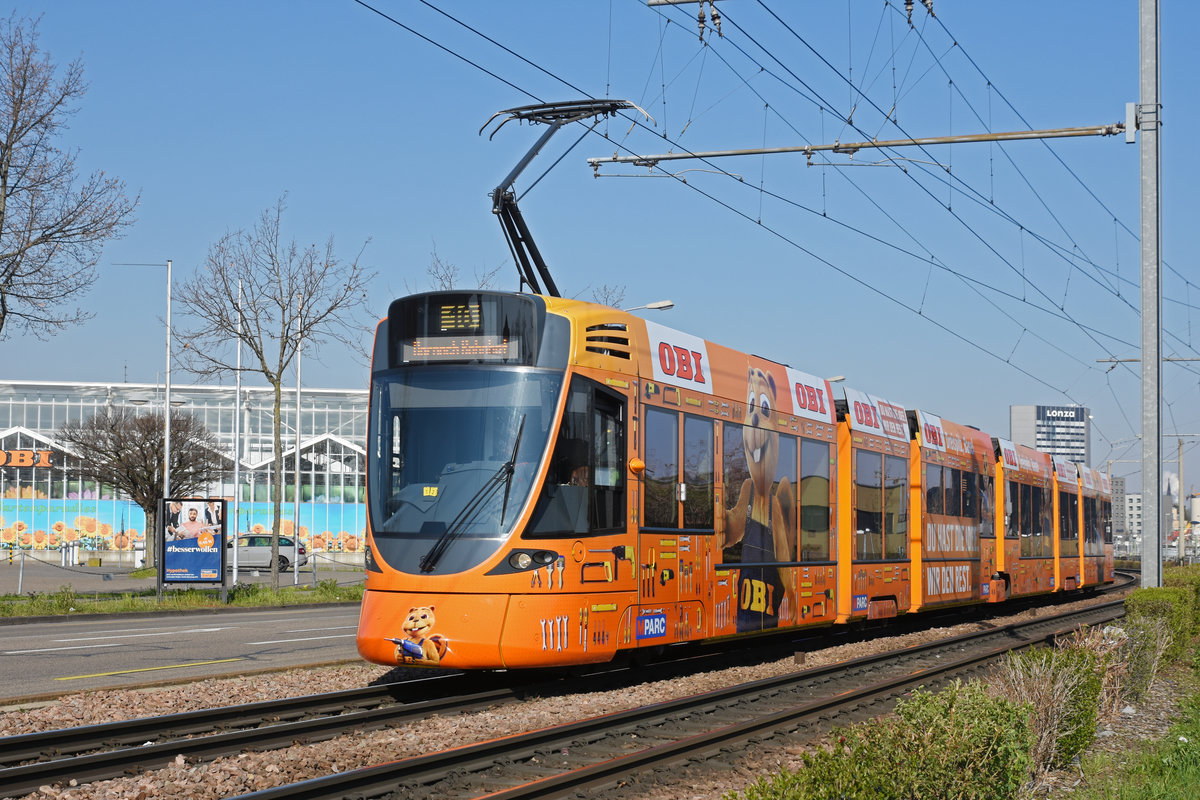 Be 6/10 Tango 182 mit der neuen OBI Werbung, auf der Linie 10, fährt zur Haltestelle M-Parc. Die Aufnahme stammt vom 25.03.2020.