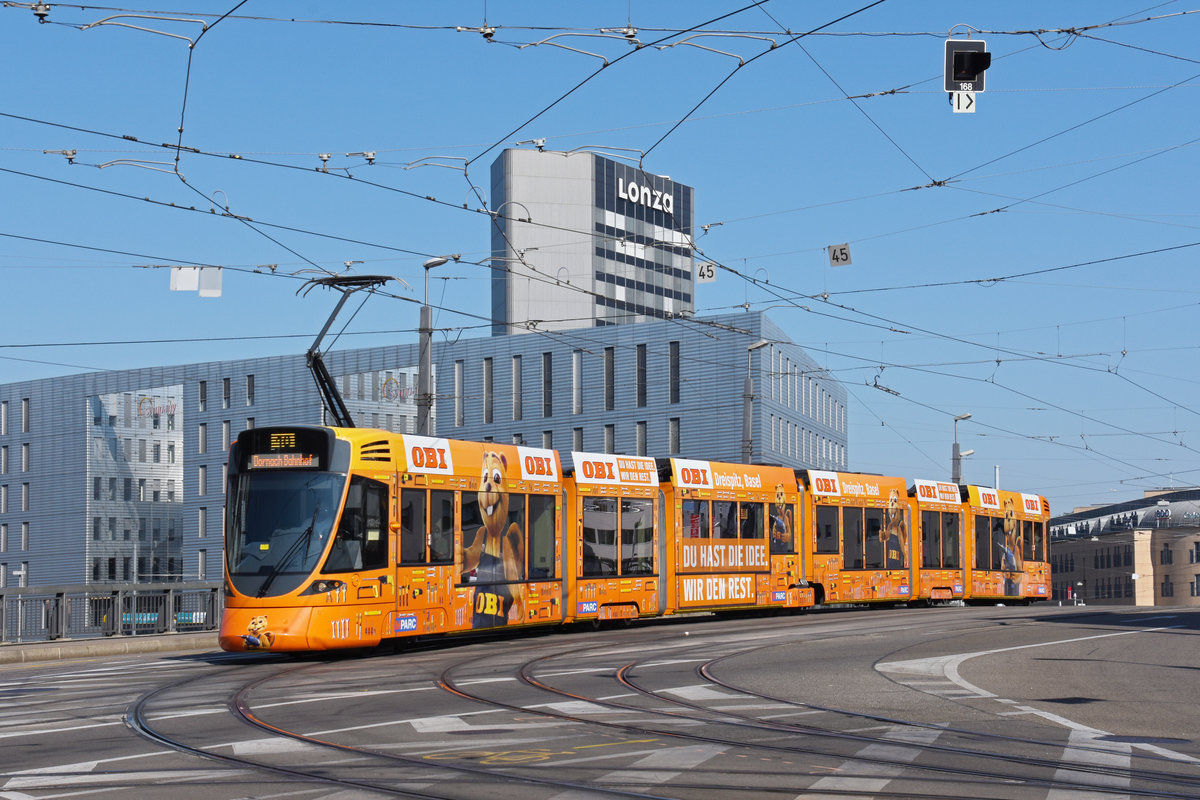 Be 6/10 Tango 182 mit der OBI Werbung, auf der Linie 10, überquert die Münchensteinerbrücke. Die Aufnahme stammt vom 15.09.2020.