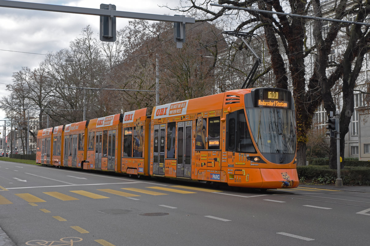 Be 6/10 Tango 182 mit der OBI Werbung, auf der Linie 10, fährt zur Haltestelle Aeschenplatz. Die Aufnahme stammt vom 16.12.2020.