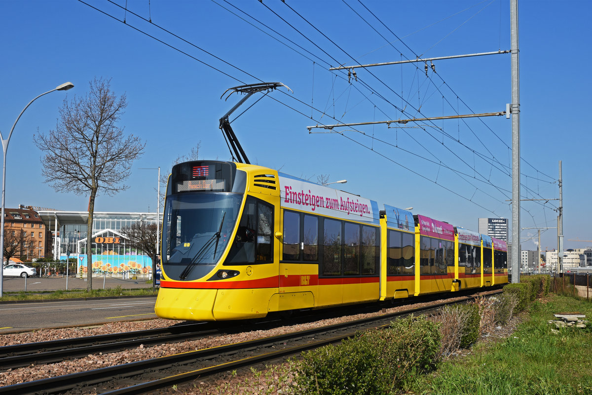 Be 6/10 Tango 183, auf der Linie 11, fährt zur Haltestelle M-Parc. Die Aufnahme stammt vom 25.03.2020.