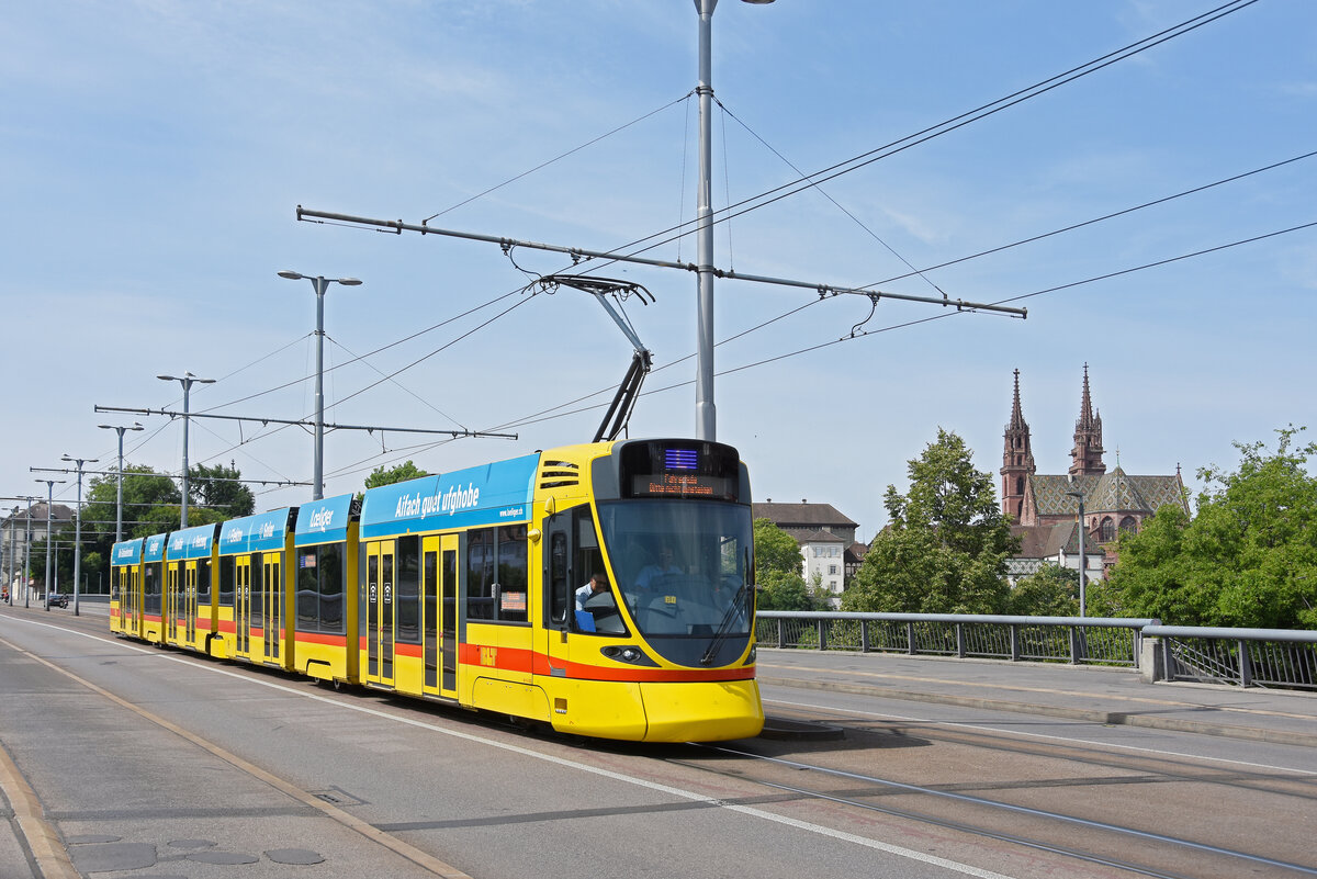 Be 6/10 Tango 183 �berquert am 13.07.2026 mit der Fahrschule die Wettsteinbr�cke. Aufnahme Basel.