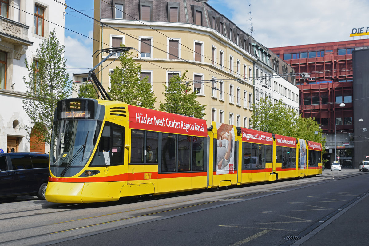 Be 6/10 Tango 184, auf der Linie 10, fährt zur Haltestelle Bahnhof SBB. Die Aufnahme stammt vom 24.06.2018.