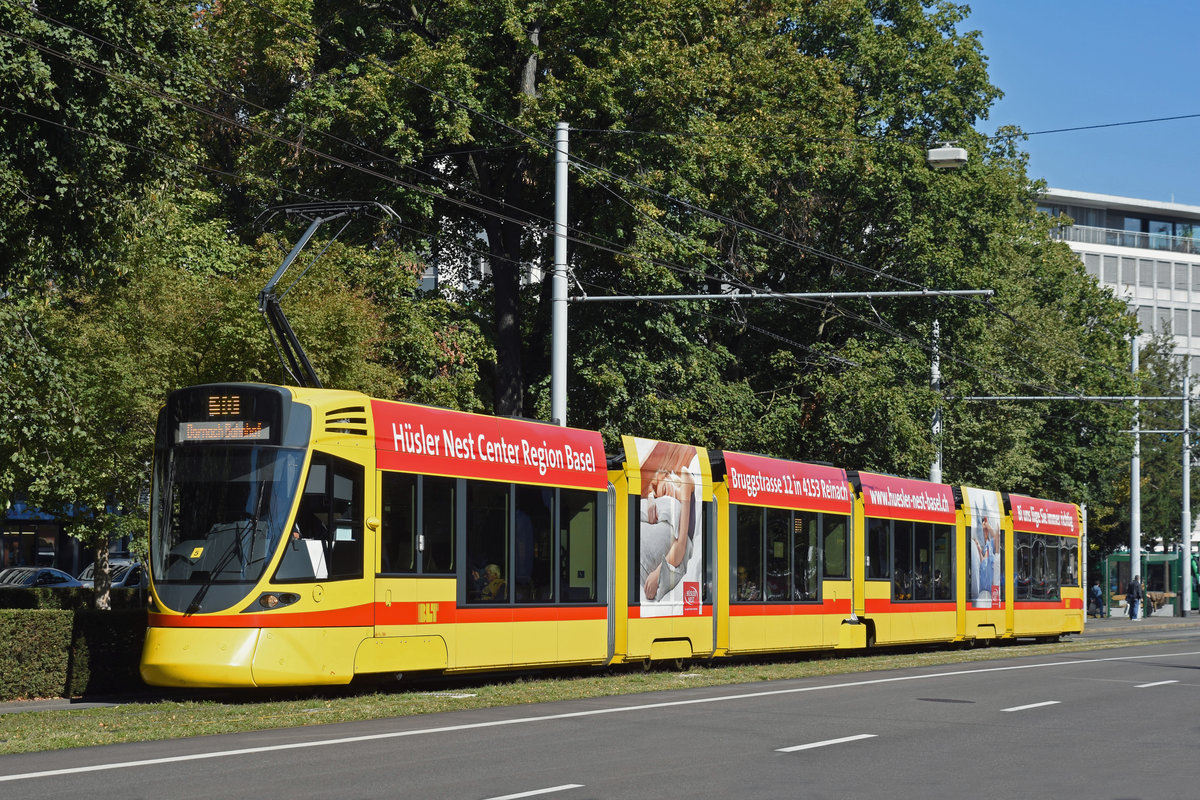 Be 6/10 Tango 184, auf der Linie 10, fährt zur Haltestelle am Bahnhof SBB. Die Aufnahme stammt vom 28.09.2018.