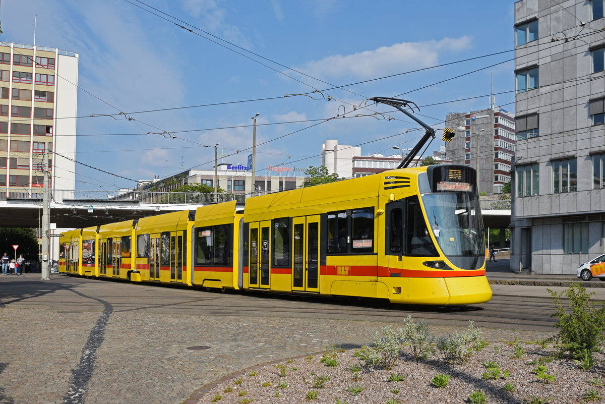 Be 6/10 Tango 184, auf der Linie 10, fährt zur Haltestelle ZOO Basel. Die Aufnahme stammt vom 16.05.2020.