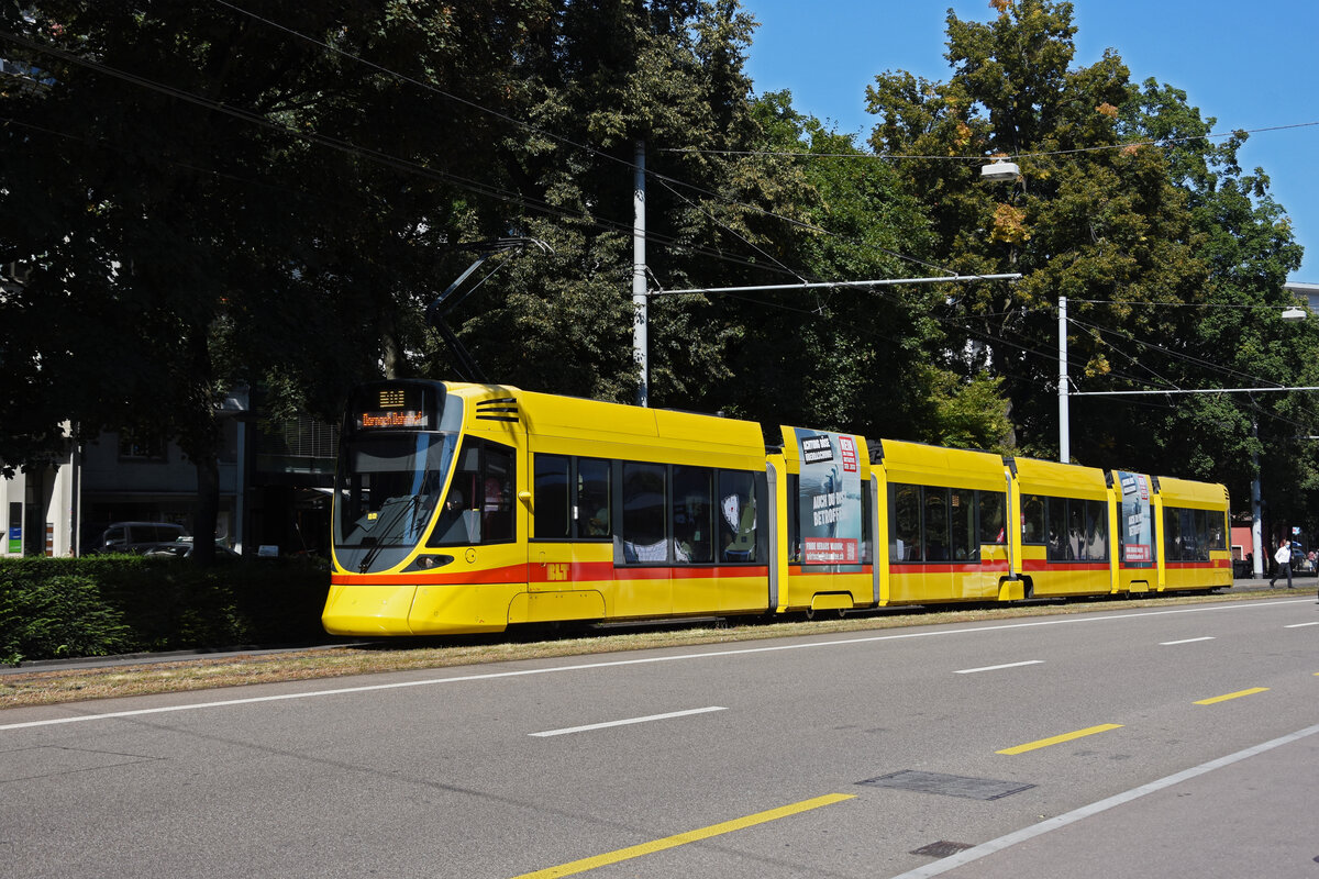 Be 6/10 Tango 184, auf der Linie 10, fährt zur Haltestelle am Bahnhof SBB. Die Aufnahme stammt vom 02.09.2021.