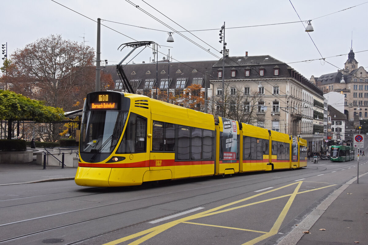 Be 6/10 Tango 184, auf der Linie 10, fährt den Steinenberg hoch zur Haltestelle Bankverein. Die Aufnahme stammt vom 24.11.2021.