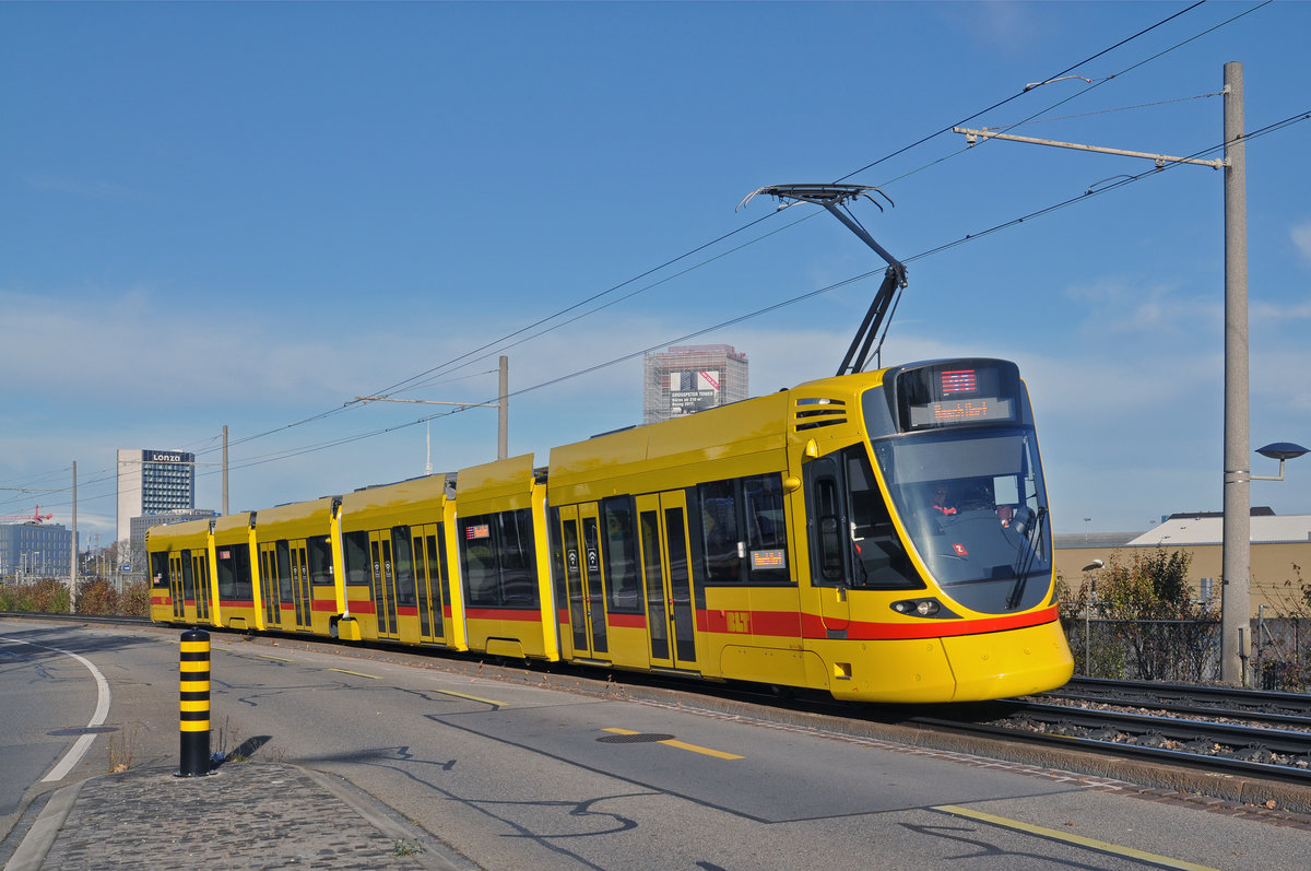 Be 6/10 Tango 185, auf der Linie 11, fährt zur Haltestelle M-Parc. Die Aufnahme stammt vom 20.11.2016.