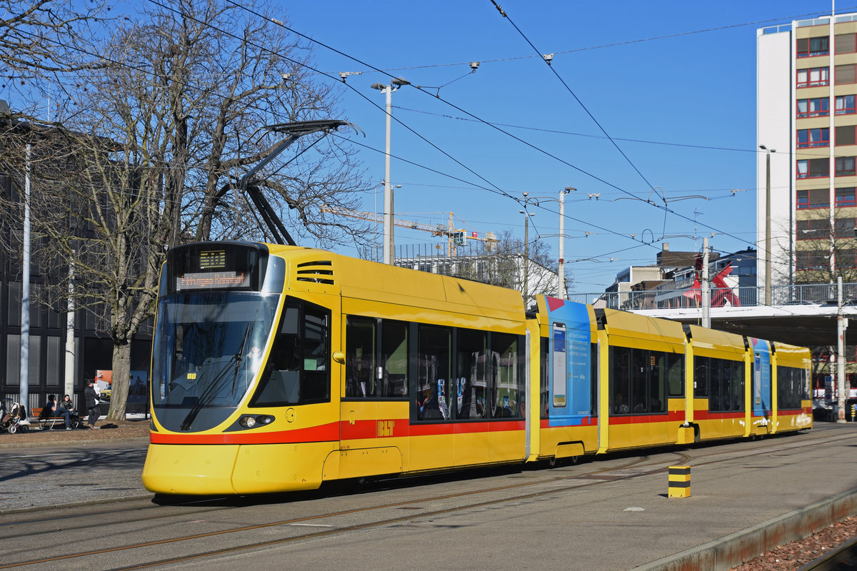 Be 6/10 Tango 186, auf der Linie 10, fährt zur Haltestelle beim ZOO Basel. Die Aufnahme stammt vom 16.02.2019.