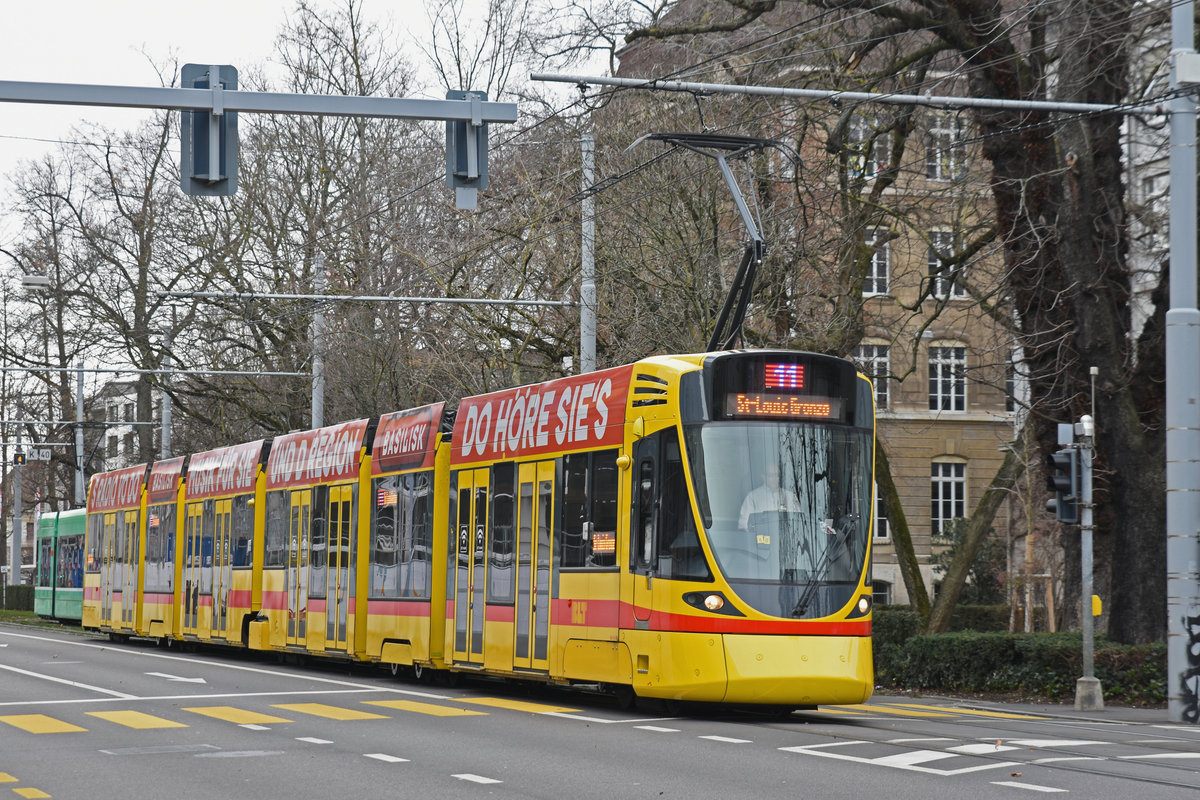 Be 6/10 Tango 186, auf der Linie 11, fährt zur Haltestelle am Aeschenplatz. Die Aufnahme stammt vom 10.02.2019.
