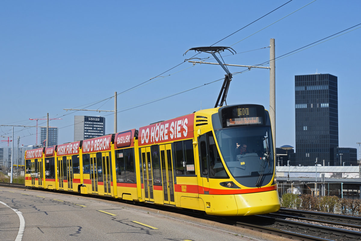 Be 6/10 Tango 186, auf der Linie 10, fährt zur Haltestelle M-Parc. Die Aufnahme stammt vom 29.03.2019.