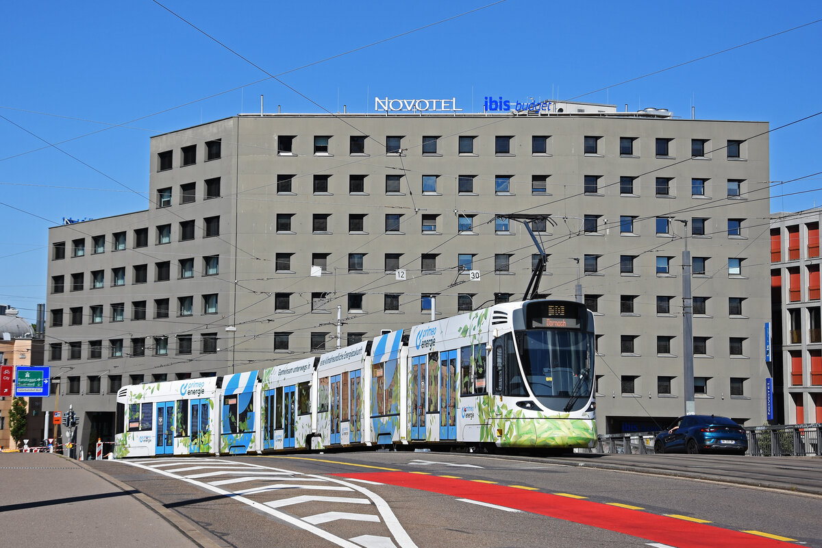 Be 6/10 Tango 186 mit der Werbung f�r Primero Energie, auf der Linie 10, �berquert am 19.08.2026 die M�nchensteinerbr�cke. Aufnahme Basel.