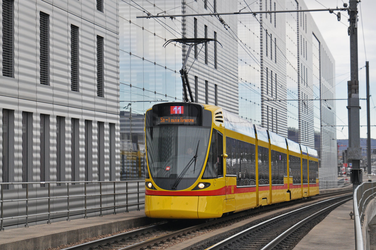 Be 6/10 Tango 188, auf der Linie 11, fährt zur Haltestelle Peter Merian. Die Aufnahme stammt vom 01.01.2018.