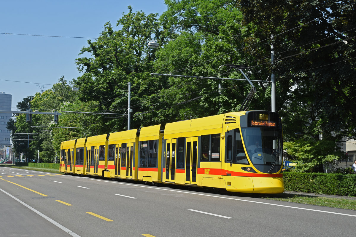 Be 6/10 Tango 188, auf der Linie 10, fährt zur Haltestelle Aeschenplatz. Die Aufnahme stammt vom 27.06.2019.