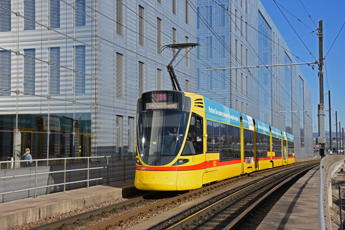 Be 6/10 Tango 188, auf der Linie 11, fährt zur Haltestelle Peter Merian. Die Aufnahme stammt vom 21.02.2021.