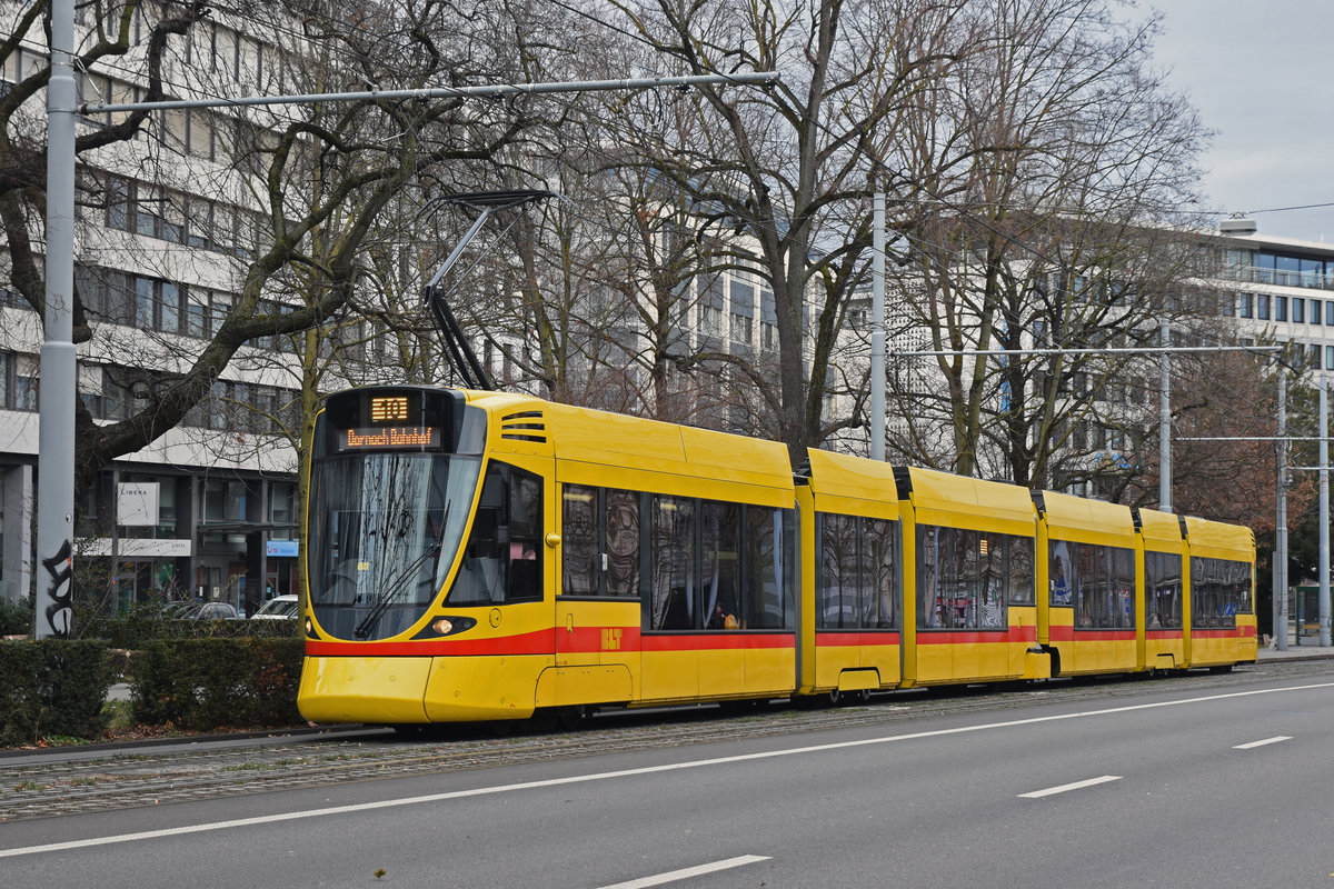 Be 6/10 Tango 189, auf der Linie 10, fährt zur Haltestelle am Bahnhof SBB. Die Aufnahme stammt vom 10.02.2019.
