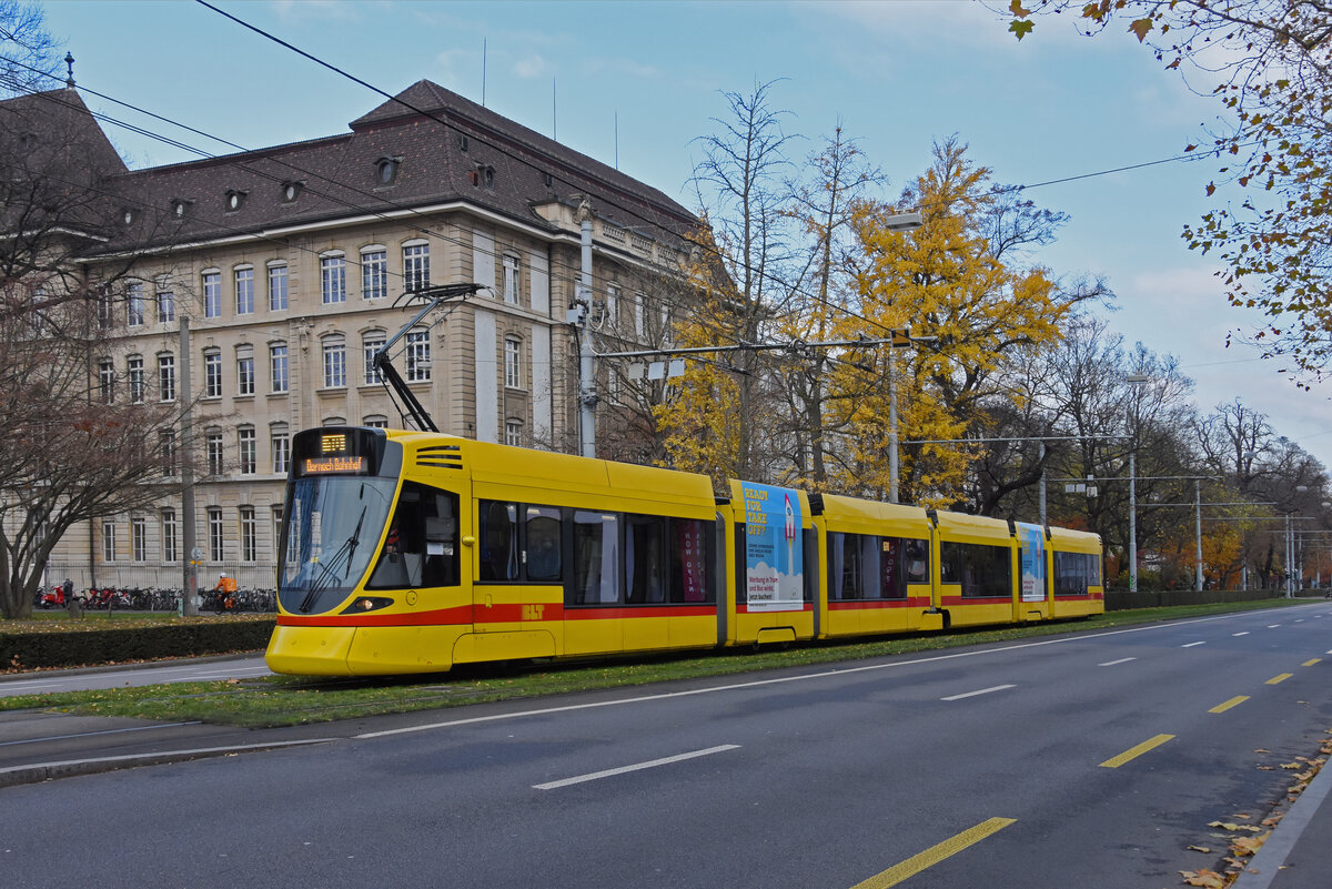 Be 6/10 Tango 189, auf der Linie 10, fährt zur Haltestelle am Bahnhof SBB. Die Aufnahme stammt vom 23.11.2021.