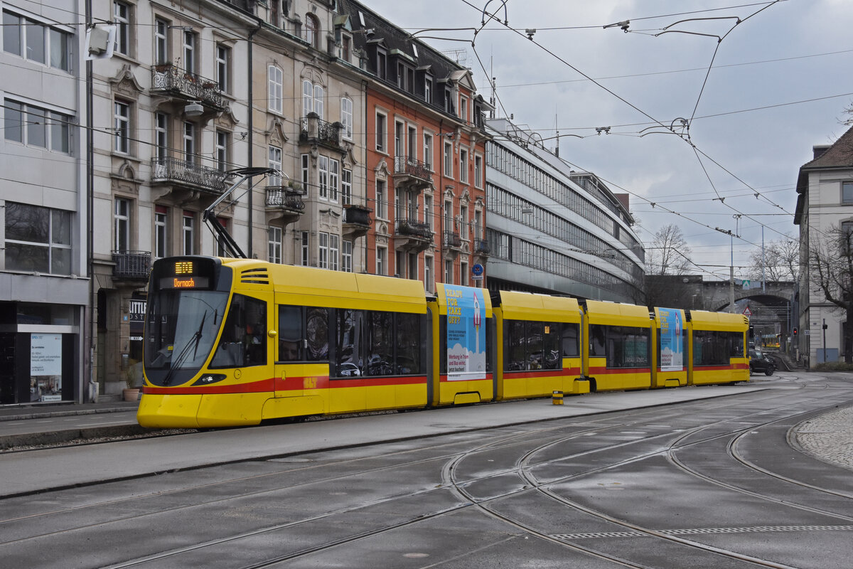 Be 6/10 Tango 189, auf der Linie 10, fährt am 04.02.2023 zur Haltestelle Heuwaage.