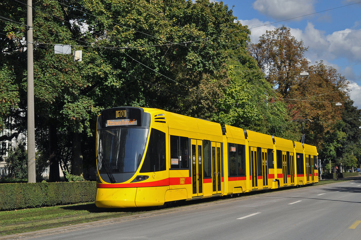 Be 6/10 Tango 189, auf der Linie 10, fährt zur Haltestelle am Aeschenplatz. Die Aufnahme stammt vom 03.10.2016.