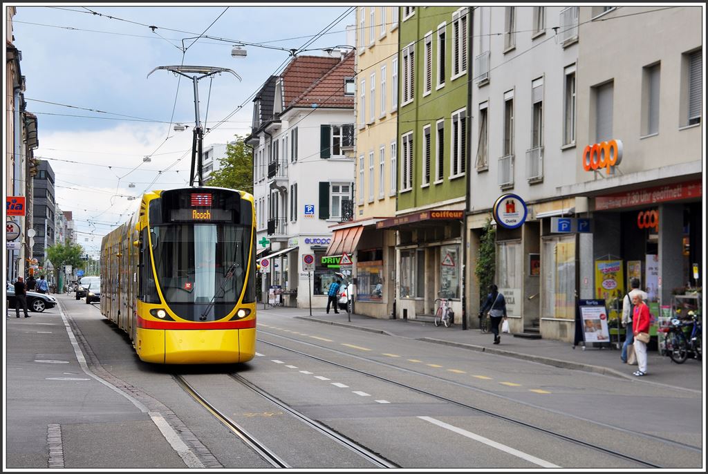 Be 6/10  Tango der Linie 11 nach Aesch in der Elsässerstrasse. (06.09.2015)
