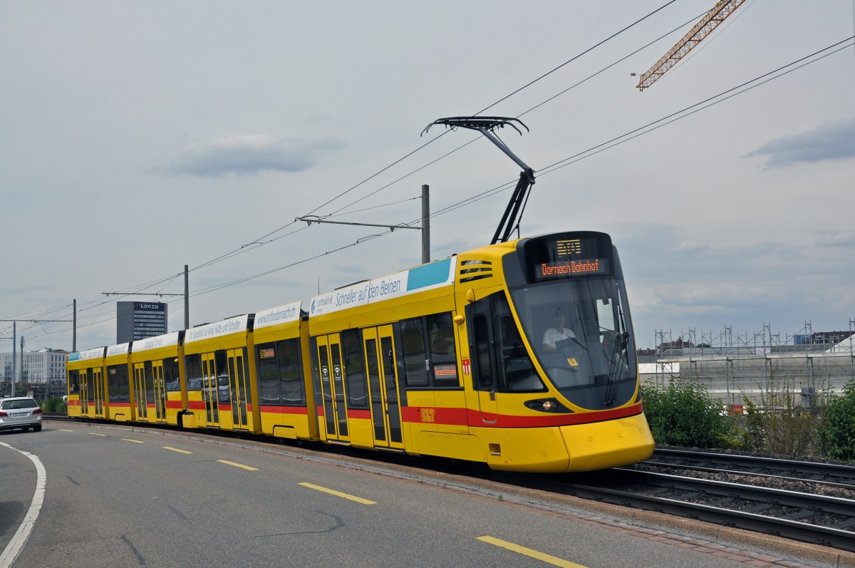 Be 6/10 Tanog 165 auf der Linie 10 kurz vor der Haltestelle M- Parc. Die Aufnahme entstand am 27.06.2014.