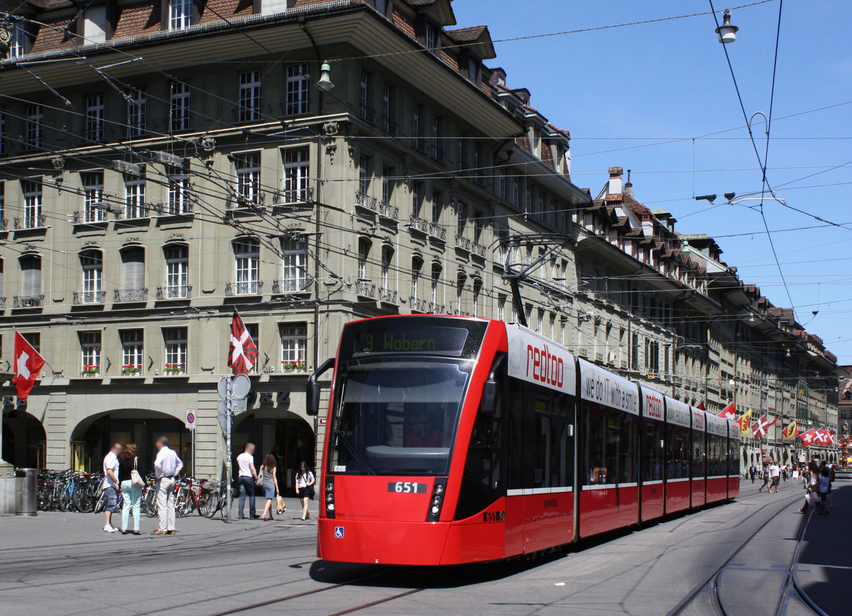 Be 6/8 651 bei der Haltestelle Bern Bahnhof am 02.06.2012.