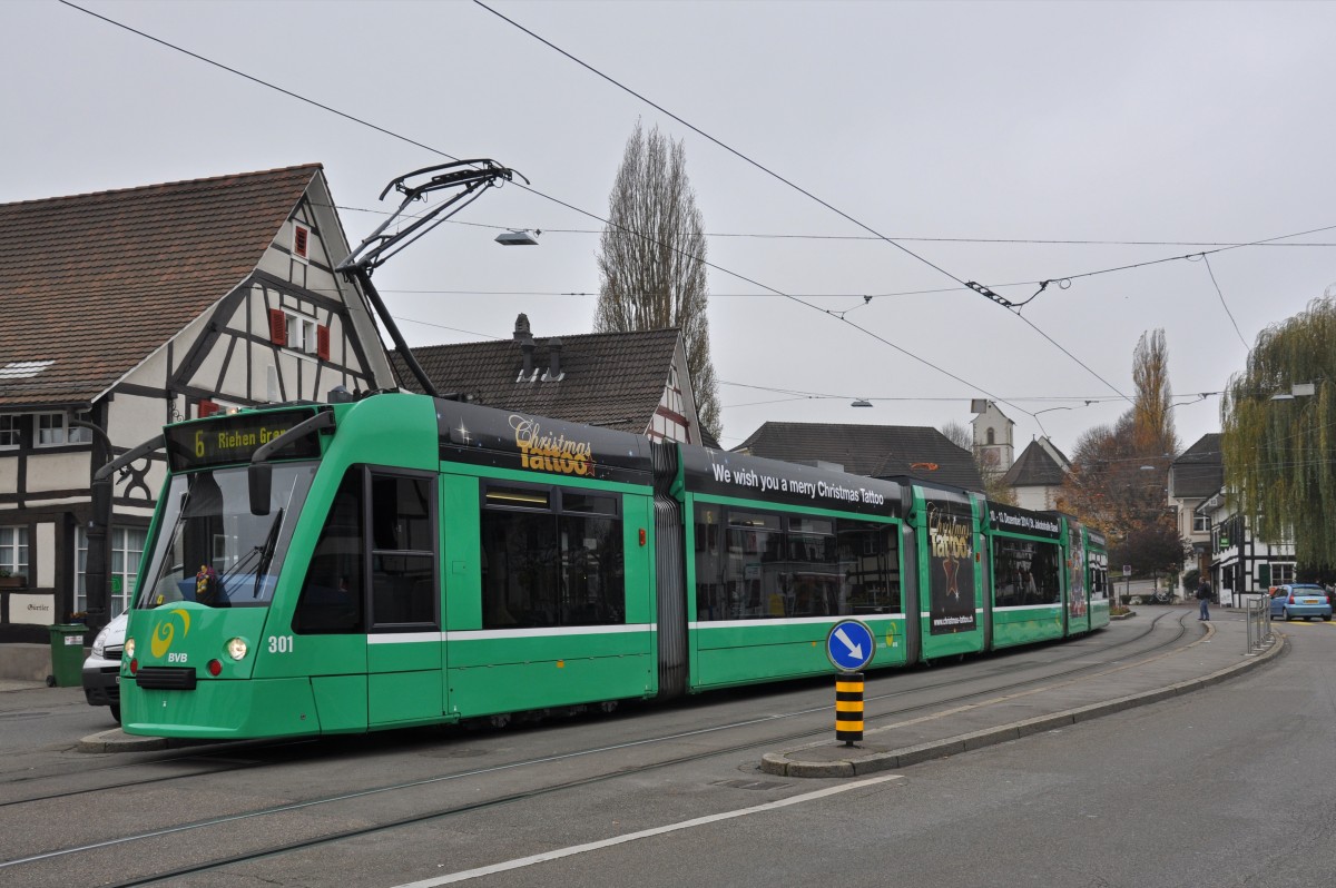 Be 6/8 Combino 301 mit einer Teilwerbung für das Christmas Tattoo auf der Linie 6 wartet an der Endstation in Allschwil. Die Aufnahme stammt vom 12.11.2014.