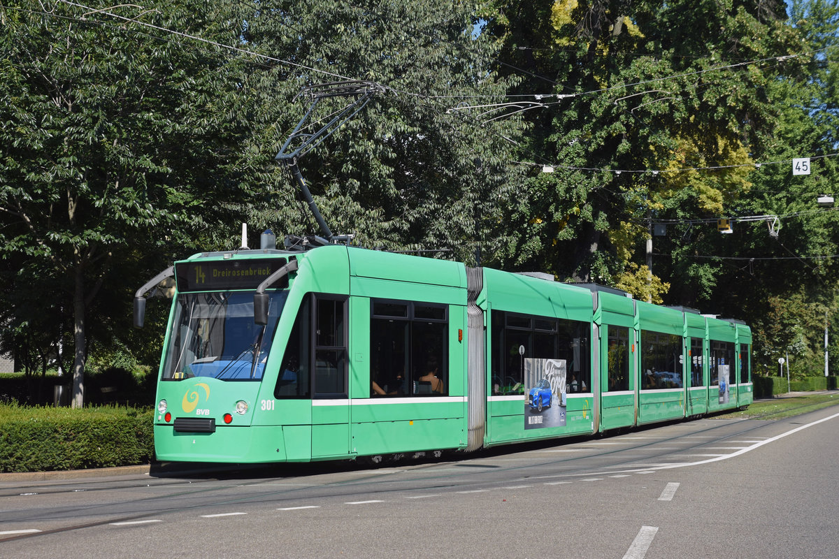 Be 6/8 Combino 301,auf der Linie 14, fährt zur Haltestelle am Aeschenplatz. Die Aufnahme stammt vom 05.09.2018.