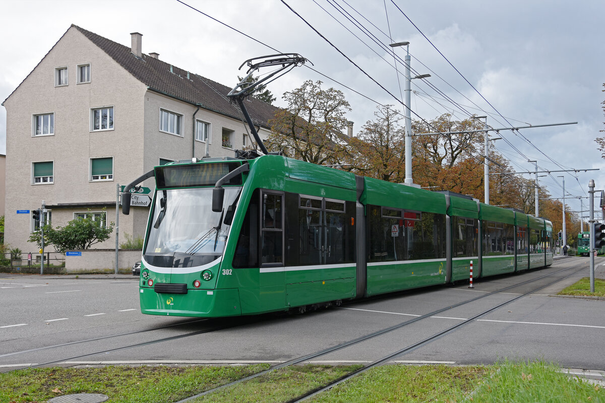 Be 6/8 Combino 302, auf der Linie 2, fährt am 02.09.2025 zur Schlaufe beim Eglisee. Aufnahme Basel.