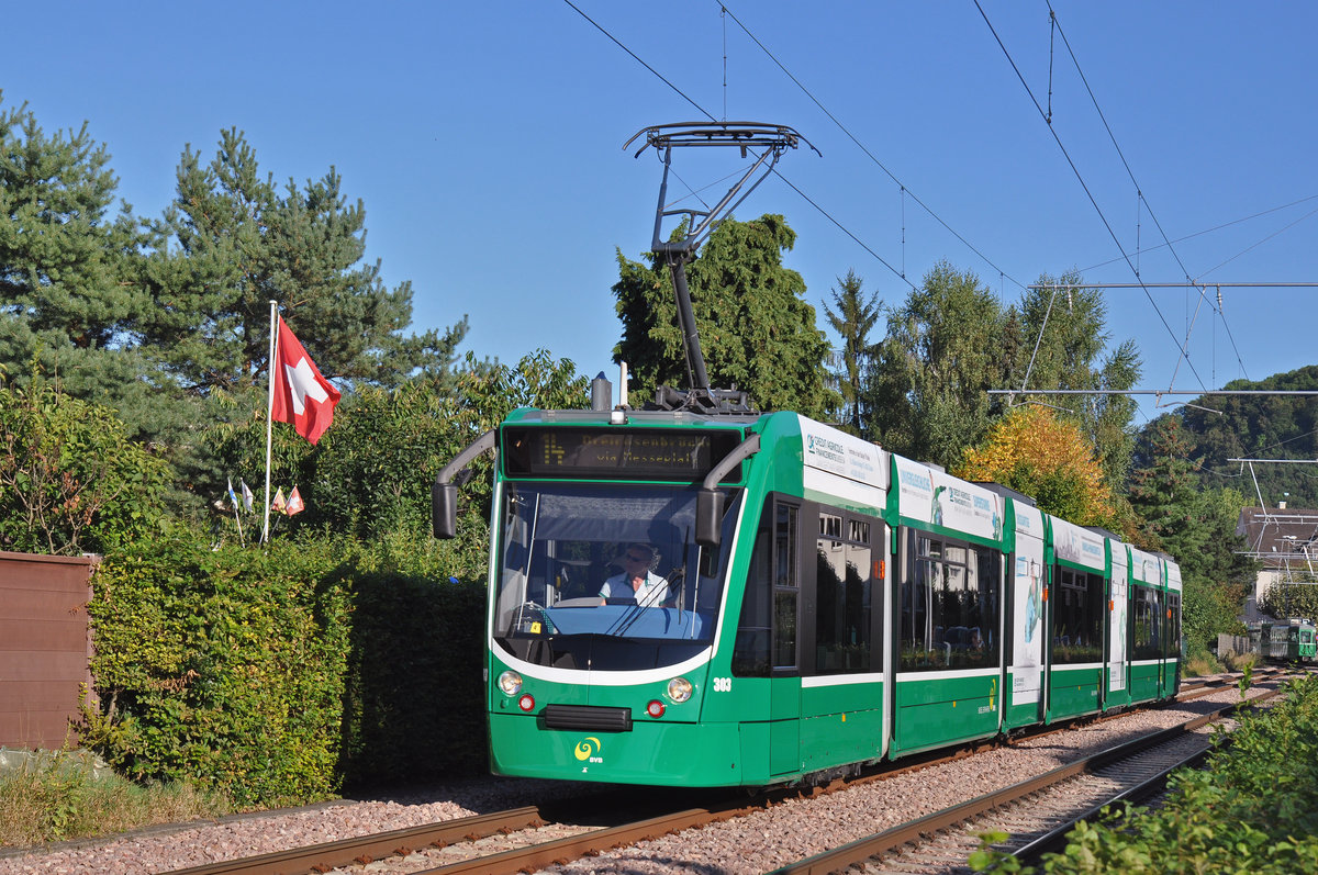Be 6/8 Combino 303, auf der Linie 14, fährt zur Haltestelle Schützenstrasse. Die Aufnahme stammt vom 07.09.2016.