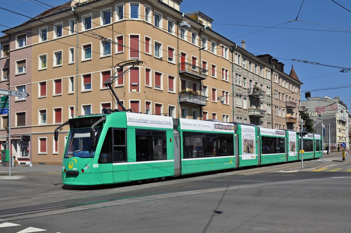 Be 6/8 Combino 308, mit einer Teilwerbung für SOBU.CH, auf der Linie 6, verlässt die Haltestelle Morgartenring. Die Aufnahme stammt vom 22.08.2015.