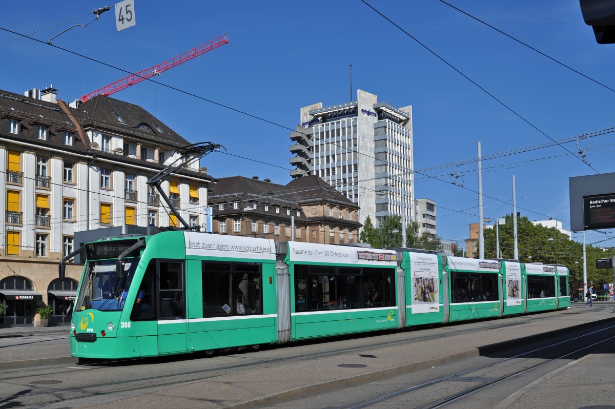 Be 6/8 Combino 308, mit einer SOBU.CH Werbung, auf der Linie 6 bedient die Haltestelle am Badischen Bahnhof. Die Aufnahme stammt vom 26.08.2015.