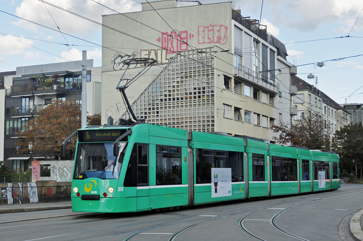 Be 6/8 Combino 310, auf der Linie 6, fährt zur Haltestelle Morgartenring. Die Aufnahme stammt vom 15.09.2017.