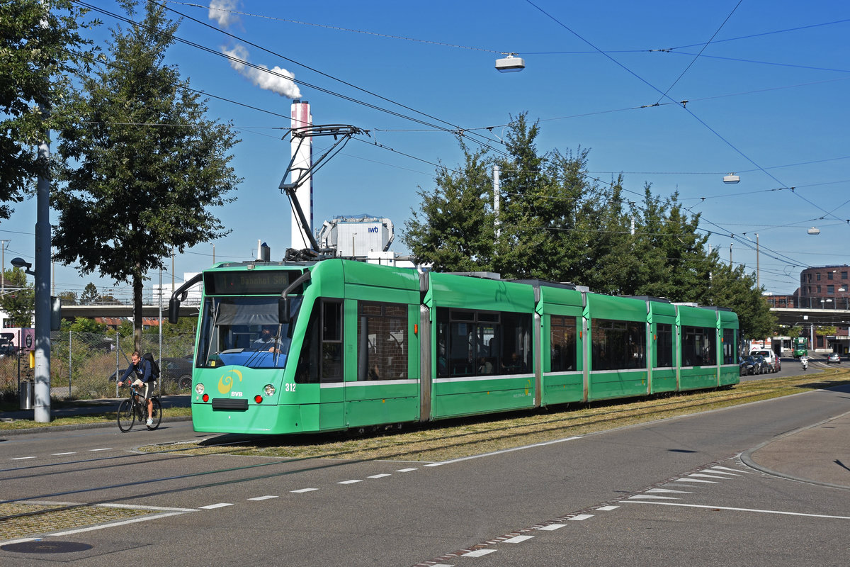 Be 6/8 Combino 312, auf der Linie 1, fährt zur Haltestelle Kannenfeldplatz. Die Aufnahme stammt vom 20.09.2019.