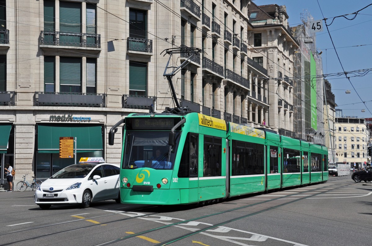 Be 6/8 Combino 312 auf der Linie 8 kurz vor der Haltestelle Markthalle. Die Aufnahme stammt vom 22.06.2014.