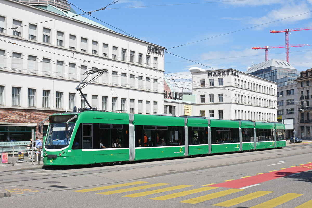 Be 6/8 Combino 313, auf der Linie 8, bedient die Haltestelle Markthalle. Die Aufnahme stammt vom 24.06.2018.