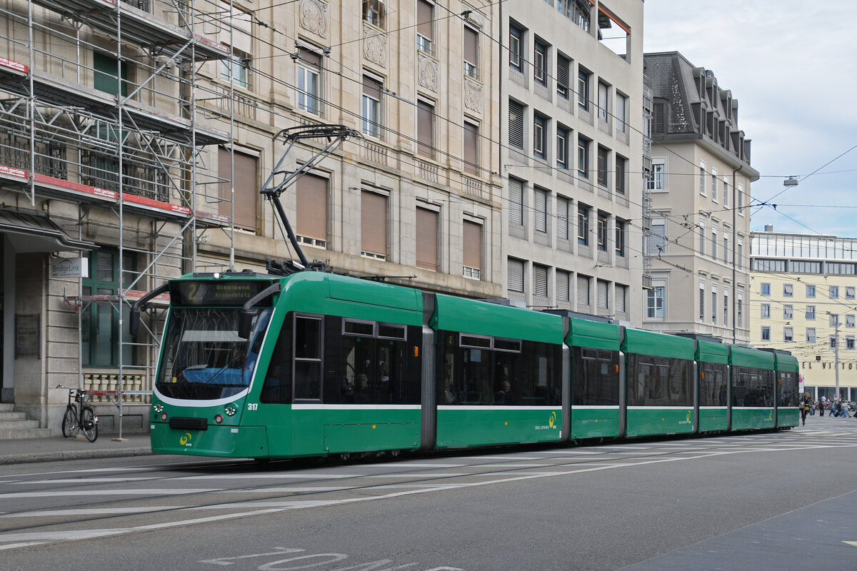 Be 6/8 Combino 317, auf der Linie 2, f�hrt am 16.10.2026 zur Haltestelle Markthalle. Aufnahme Basel.