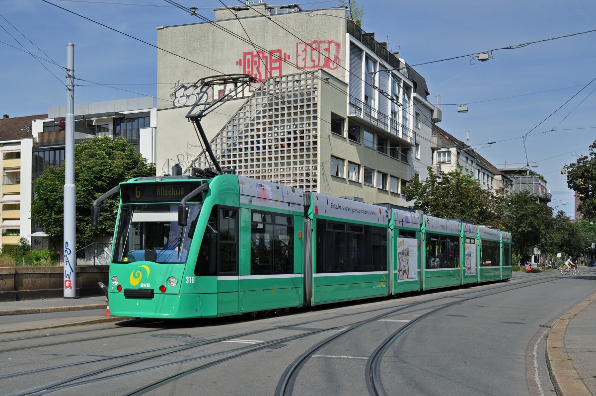 Be 6/8 Combino 318 auf der Linie 6 fährt zur Haltestelle Morgartenring. Die Aufnahme stammt vom 29.06.2015.