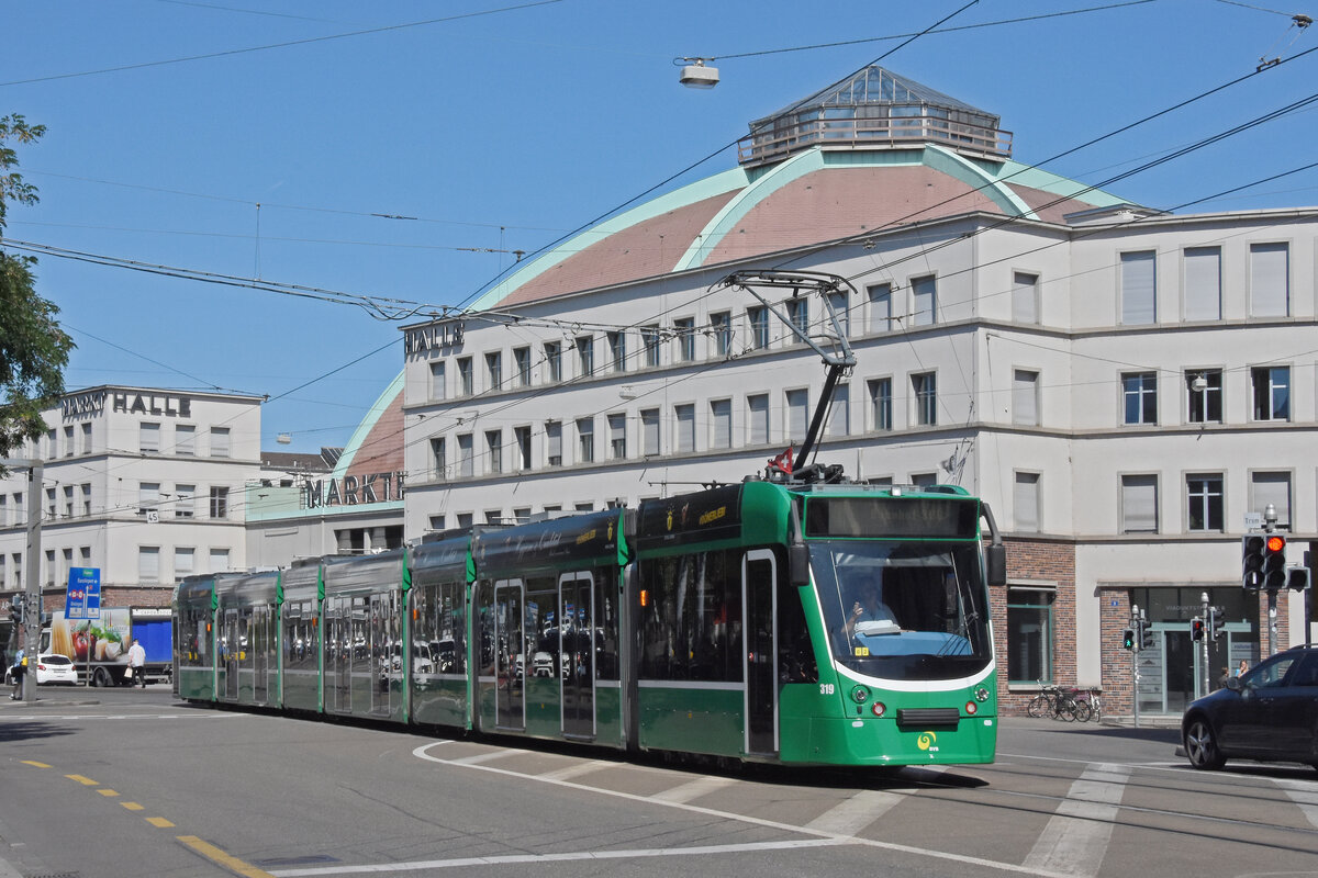Be 6/8 Combino 319, auf der Linie 1, f�hrt am 28.07.2026 zur Endstation am Bahnhof SBB. Aufnahme Basel.