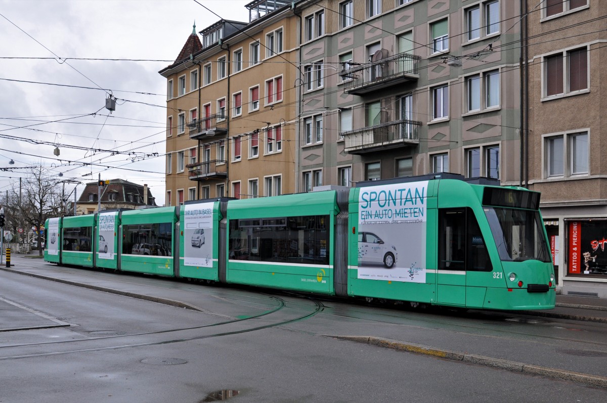 Be 6/8 Combino 321 auf der Linie 6 mit einer Teilwerbung für  mein Auto in Basel  an der Haltestelle Morgartenring. Die Aufnahme stammt vom 02.02.2015.