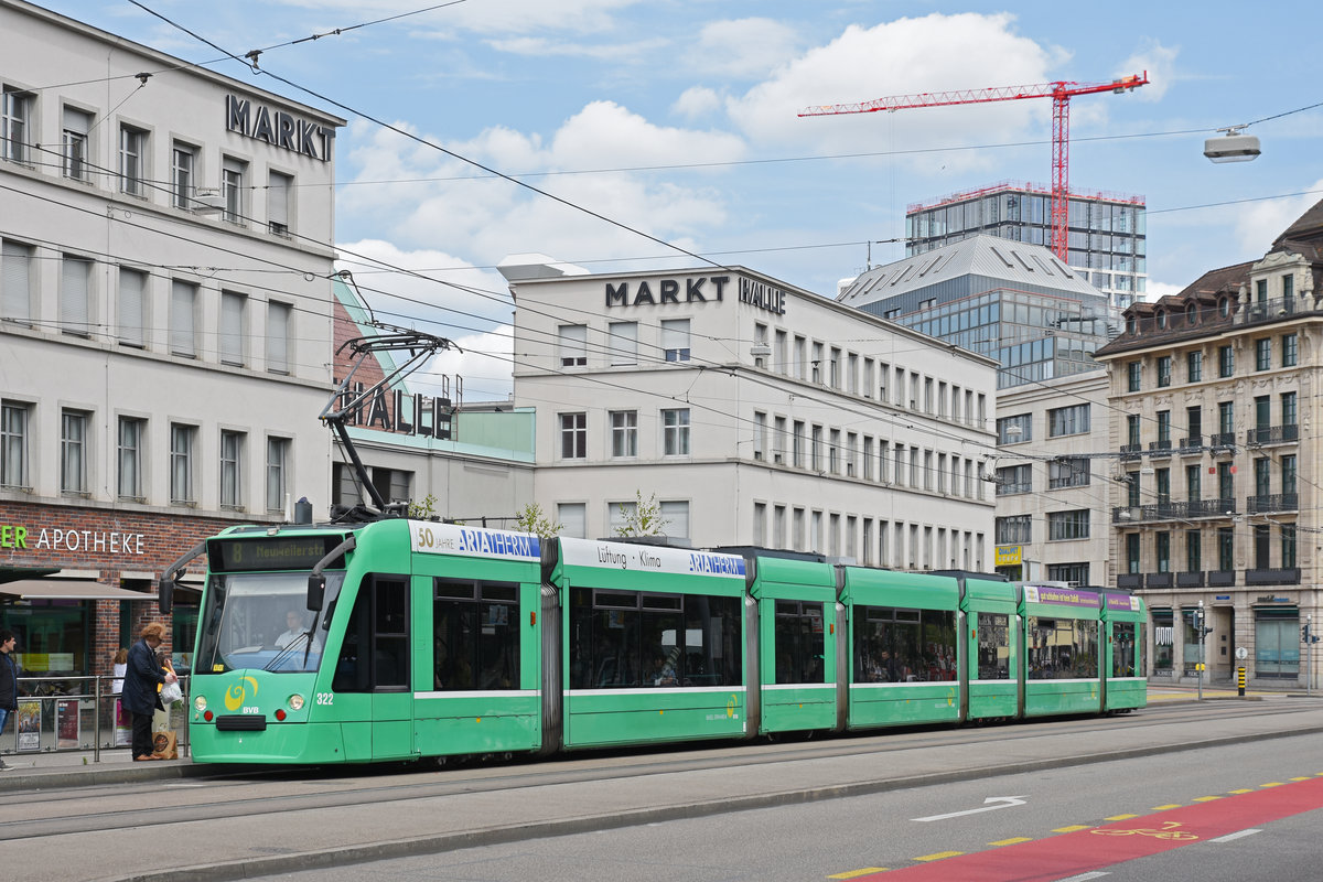 Be 6/8 Combino 322, auf der Linie 8, bedient die Haltestelle Markthalle. Die Aufnahme stammt vom 15.06.2019.